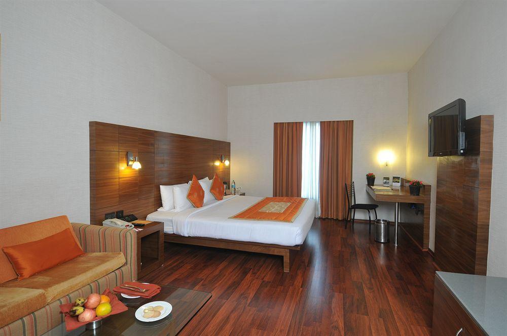 Vits Hotel ปูเน่ ภายนอก รูปภาพ