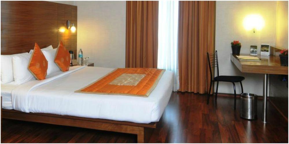 Vits Hotel ปูเน่ ภายนอก รูปภาพ