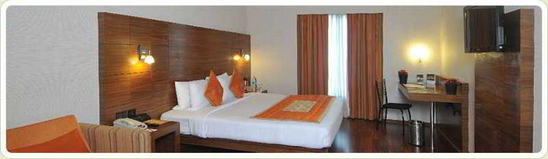 Vits Hotel ปูเน่ ภายนอก รูปภาพ